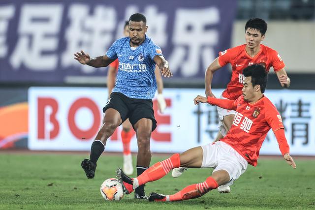 王哲林27+19阿不都23+12 上海力克新疆9连胜